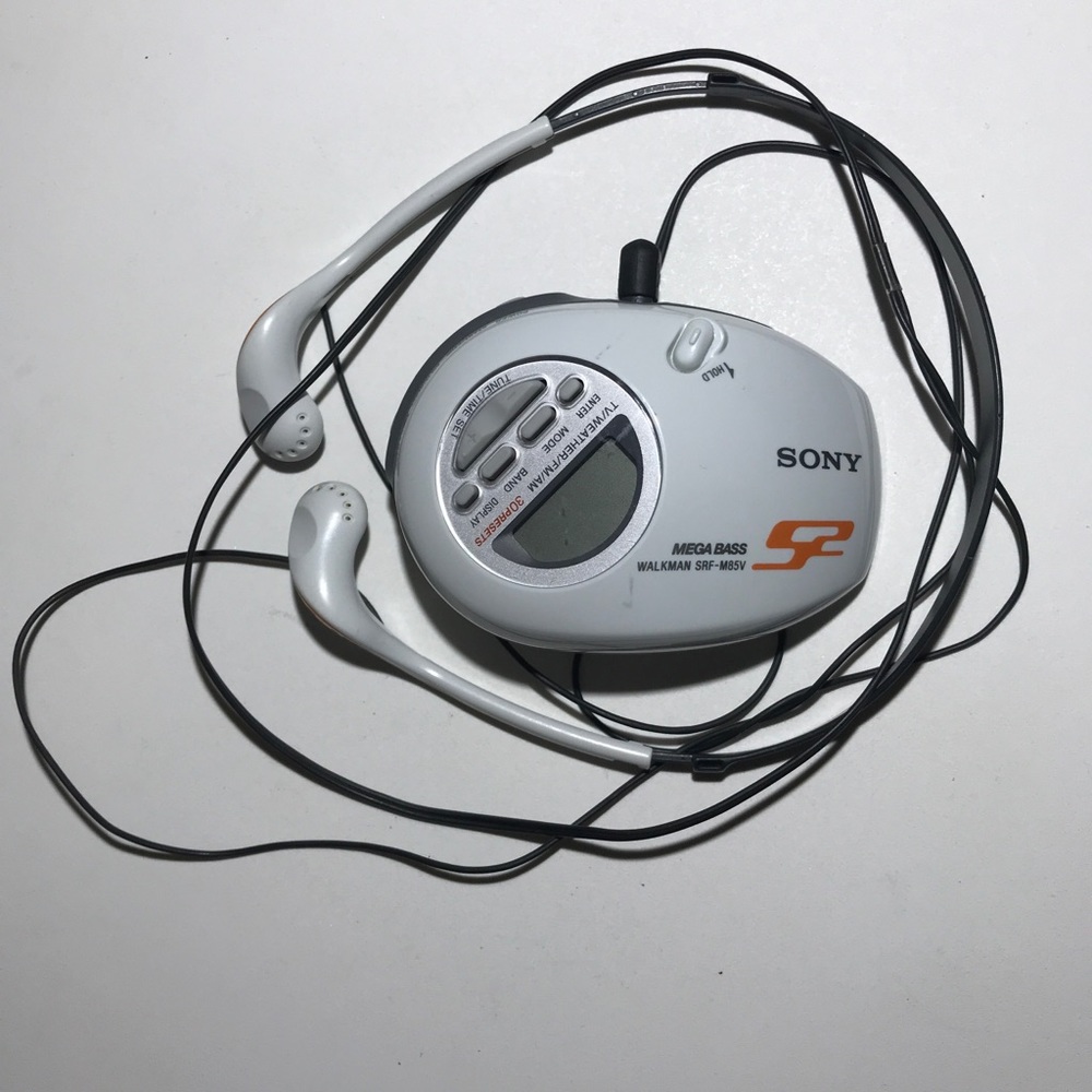 VTG SONY WALKMAN SRF-M85W with MDR W014 HEADPHONES